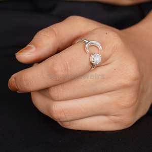Bague de mariage de luxe en argent sterling 925 avec pierre de lune naturelle ronde sertie clos, délicate, unisexe, en pierre de lune arc-en-ciel - Product Image 5