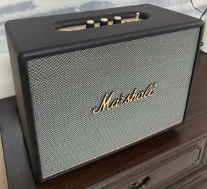 ลำโพง Marshall Woburn III สำหรับใช้ในบ้าน พร้อมระบบควบคุมเสียงเบสและเสียงแหลมที่ทรงพลัง |   ปลั๊กไฟแบบเสียบปลั๊ก |   เครื่องเล่นแผ่นเสียงที่ใช้งานร่วมกันได้ |   35มม. - Product Image 4