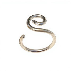 Anillo de Plata 925 con Letra S, Estilo Minimalista, Unisex, para Uso Diario - Product Image 1