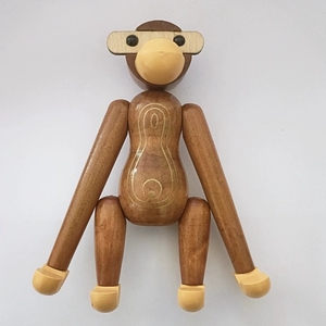 Soporte de Madera Creativo con Diseño de Mono para Teléfono, Soporte de Escritorio para Teléfono, Adorno Artesanal de Mono Colgante para Decoración del Hogar y Escritorio - Product Image 3