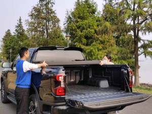 ฝาครอบรถบรรทุก4x4ทำจากไฟเบอร์กลาสแข็งแบบพับสามทบสำหรับ Chevrolet COLORADO รุ่นแรนเจอร์ที่เข้ากันได้กับ5ft โรงงาน - Product Image 5