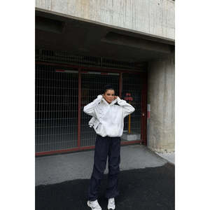 Sudadera con Capucha de Seda Blanca para Mujer con Bolsillo Canguro, Diseño Personalizable, Sudadera con Cremallera para Invierno - Product Image 1