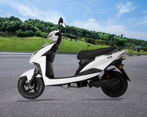 Trottinette Urbaine Écologique à Haute Vitesse (65 km/h) avec Batterie Lithium-Ion 60V 30Ah et Technologie de Capteur - Product Image 4
