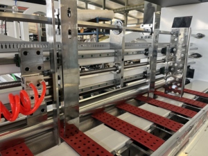 Machine à plier, coller et coudre entièrement automatique 2600 pour boîtes en carton ondulé - Product Image 6