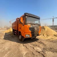Camion benne Shacman X3000 6x4 neuf, moteur Euro 3, transmission automatique, capacité de charge >50T, conduite à gauche pour travaux d'ingénierie