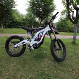 Moto tout-terrain professionnelle Surron Light X avec moteur 10KW, 72V, autonomie extrême, amortisseurs complets, moto électrique pour adultes, course, piste, haute vitesse, performance - Product Image 1