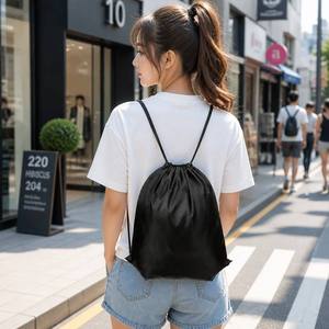 Sac à dos en polyester noir avec cordon de serrage, recyclable, personnalisé, pour la gym, l'école, les sports, avec bretelles réglables - Product Image 2