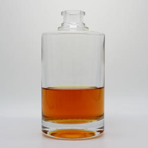 Luxuriöse Glasflasche für Whiskey, Wodka, Tequila, Rum, Brandy, Gin mit Individueller Gravur für Spirituosen-Einzelhandel - Product Image 2