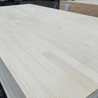 Grande planche en bois de pin massif pour la production de cadres de lit et de meubles