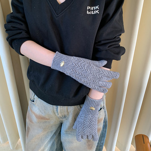 Vente en gros de gants tricotés à petites boucles dorées à motif vintage, cyclisme à écran tactile chaud et résistant au froid - Product Image 4