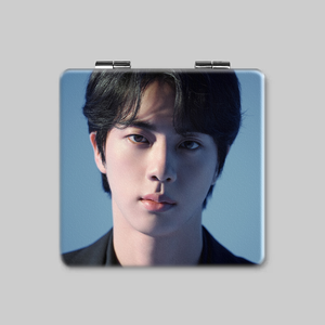 Venta al por mayor KPOP Idol Bangtan Boys 2025 FESTA 12th Anniversary <span class=keywords><strong>J</strong></span>-<span class=keywords><strong>Hope</strong></span> <span class=keywords><strong>JIN</strong></span> doble cara cuadrado plegable espejo de maquillaje portátil - Product Image 6