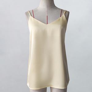 Débardeur en satin personnalisé pour femme, couleur unie, col en V, fin et léger, idéal pour l'été - Product Image 4