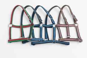 Licou de cheval en nylon souple réglable de qualité supérieure avec collier de tête en cristal Design rembourré Équipement équestre confortable et personnalisable - Product Image 5