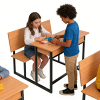 Banc et table d'école en bois, ensemble moderne pour deux élèves, avec cadre de table et chaises intégrées pour salle de classe