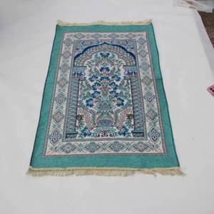 Alfombra de Oración Portátil Lavable de Felpa Chenille con Diseño Floral Musulmán para el Hogar - Product Image 1
