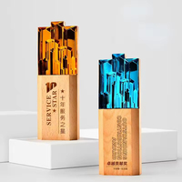 Trophée en cristal arc-en-ciel jaune et bleu personnalisé avec logo, 8,5x24 cm, avec base en bois