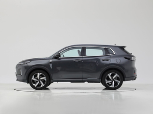China Exporta el SUV Mediano Changan CS55PULS 2024 como un Auto Usado de Gasolina Económico - Product Image 4