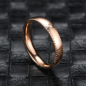 Nouvelle bague en acier titane <span class=keywords><strong>coupel</strong></span>, bagues en acier inoxydable saphir cristal micro incrusté hommes et femmes bague de fiançailles en gros - Product Image 5