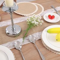Chemin de table en toile de jute naturelle avec bordure en dentelle florale, nappe rustique pour la décoration des réunions de famille