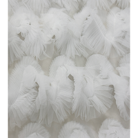 Tissu en tulle floral 3D blanc, épais, doux, ondulé, plissé, tissu en maille pour robe de mariée, tissu de créateur