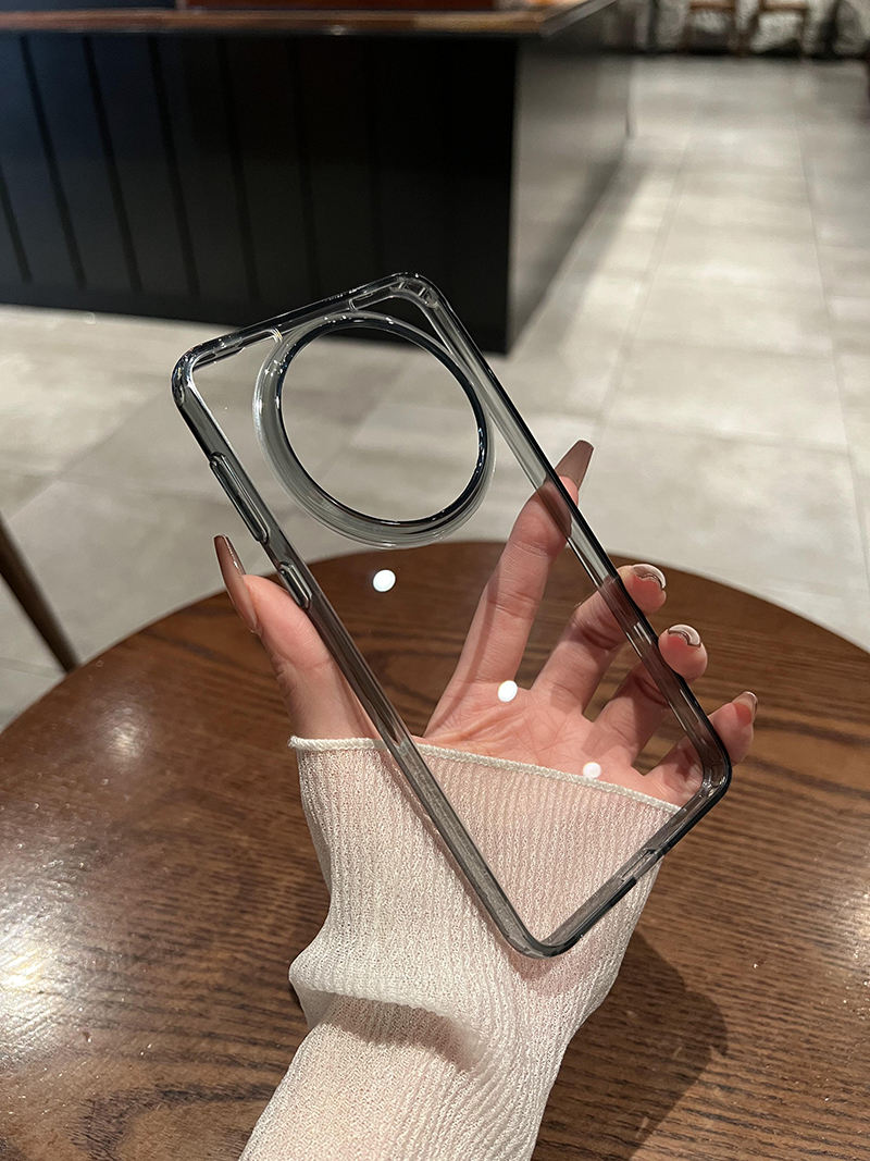 สีดำโปร่งแสง