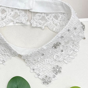 Colletto Finto di Alta Qualità in Fibra di Poliestere Ultra Leggera con Fiori Ricamati e Strass - Product Image 3