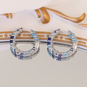 ต่างหูทรงเรขาคณิตสไตล์ยุโรปอเมริกันสุดหรูหรา ประดับด้วยเพทายสีน้ำเงิน ดีไซน์ทันสมัย เคลือบโรเดียม ดูหรูหราเบาๆ เหมาะเป็นของขวัญสำหรับผู้หญิง - Product Image 4