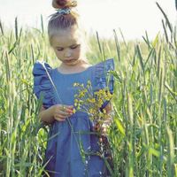 Robe d'été personnalisée pour bébé, 180-240 g/m², boutonnée au dos, longueur genou, épaules à volants, en coton et lin, pour petites filles, nourrissons et enfants.
