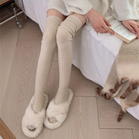 OEM Vente en gros Chaussettes personnalisées de haute qualité en laine épaisse et chaude pour l'hiver Chaussettes longs tubulaires à compression au genou Chaussettes pour mollets