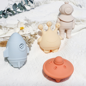 PAISEN Space Adventure Astronaute UFO Alien Spaceship 4 pièces Silicone Bath Toy Collection BPA Phtalate Free Mold-Free Squirt - Product Image 5