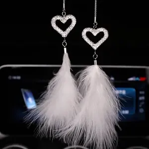 Blanco decorativo personalizado espejo retrovisor amor forma aleación pluma Bling diamante colgante para niñas