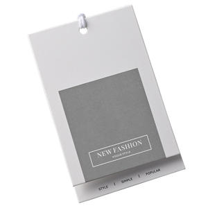 Etiquetas colgantes de papel de columpio en relieve a la moda, etiquetas colgantes de LOGO mate de lujo, etiqueta colgante personalizada para ropa de marca - Product Image 3