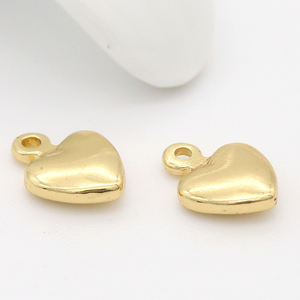Ciondolo <span class=keywords><strong>a</strong></span> <span class=keywords><strong>forma</strong></span> <span class=keywords><strong>di</strong></span> <span class=keywords><strong>cuore</strong></span> placcato oro 18K per collane fai da te accessori per la creazione <span class=keywords><strong>di</strong></span> gioielli - Product Image 2