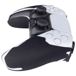 แผ่นยางกันลื่นสีดำ PlayVital Mecha Edition พร้อมปุ่มกดและสติ๊กเกอร์ติดปุ่มไหล่สำหรับจอย PS5 - Product Image 5