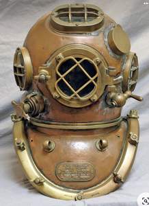 Compre un casco de buceo con superficie pulida de metal, estilo antiguo, hecho a mano, para decoración. - Product Image 5