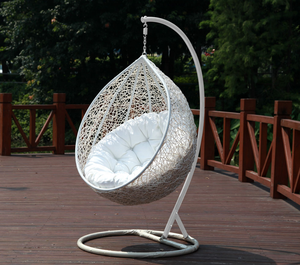 Venta al por mayor de fábrica: Silla colgante moderna y económica para patio, mueble de exterior, silla de metal de ocio con cojín para parque. - Product Image 1