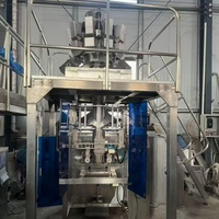 Machine d'emballage et de remplissage automatique à grande vitesse contrôlée par PLC pour les granulés de sucre, les grains de café, les liquides en bouteilles
