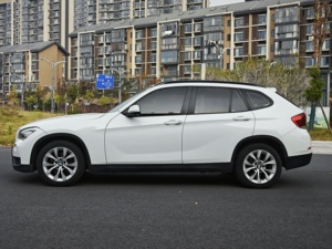 Voitures d'occasion <span class=keywords><strong>BMW</strong></span> <span class=keywords><strong>X1</strong></span> SDrive Leading Edition 2013, conduite à gauche, SUV 5 places avec toit ouvrant panoramique, sièges en cuir foncé - Product Image 4
