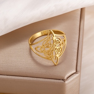 <span class=keywords><strong>Anillo</strong></span> Elegante <span class=keywords><strong>de</strong></span> <span class=keywords><strong>Nudo</strong></span> <span class=keywords><strong>de</strong></span> <span class=keywords><strong>Bruja</strong></span> en Acero Inoxidable - Diseño Celta Clásico, Perfecto para Uso Diario y Regalos - Product Image 4