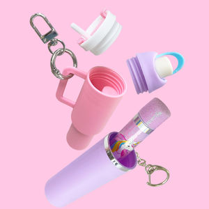 Porte-clés en forme de gobelet rose avec <span class=keywords><strong>baume</strong></span> à lèvres hydratant aromatisé aux fruits et vitamine E 4g, logo personnalisé pour les filles et les enfants - Product Image 2