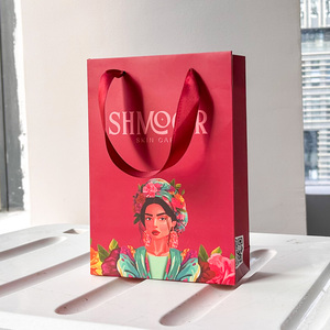 Ensemble Sacs <span class=keywords><strong>en</strong></span> <span class=keywords><strong>Papier</strong></span> Cadeau Luxe avec Logo Personnalisé et Poignées, Boîte et Carte <span class=keywords><strong>en</strong></span> <span class=keywords><strong>Papier</strong></span> Tendance de Haute Qualité pour la Vente <span class=keywords><strong>en</strong></span> Gros - Product Image 6