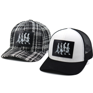 Gorra Trucker con Parche Artístico al por Mayor, Gorra de Béisbol de Malla Bicolor Negra y Blanca de Tweed para Festival de Música y Streetwear - Product Image 1