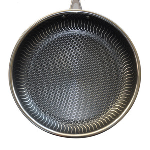 Poêle antiadhésive en acier inoxydable Hexlad Honeycomb Triply Indispensable pour la cuisine de 11 pouces - Product Image 3