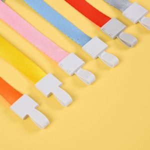 Cordon de cou économique pour badge d'exposition, disponible en plusieurs couleurs, avec crochet en plastique - Product Image 3
