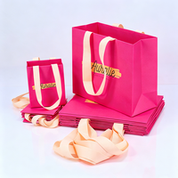 Fournisseur de sacs en papier kraft magenta imprimés, pliables, pour emballages cadeaux, cosmétiques, parfums, mode de luxe personnalisée pour mariage