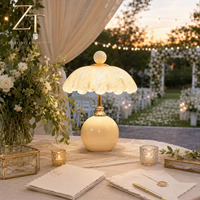 Lampe de table LED romantique rose et jaune en fer et acrylique pour coiffeuse de mariée, portable, pour maquillage et vanité de mariage