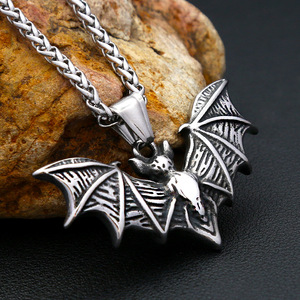 Yunnique – collier avec pendentif chauve-souris pour hommes, en acier inoxydable, rétro, Hip Hop, chaîne de pull, bijoux, cadeau - Product Image 4