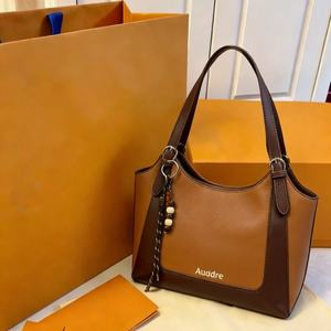 Bolso de Mano de Diseño de Lujo para Mujer con Dos Asas y Cierre de Cremallera; Bolso de Hombro de Alta Calidad con Forro de Alta Calidad, Guangdong, China - Product Image 1