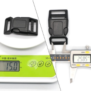 Harnais de chien tactique en <span class=keywords><strong>nylon</strong></span> coloré à motif solide personnalisé avec boucle à dégagement latéral rapide boucle en plastique incurvé recyclé - Product Image 2