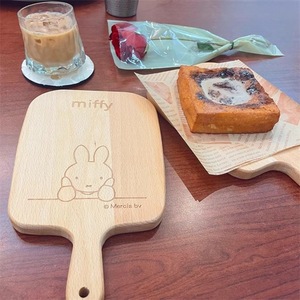 Planche à découper en bois Miffy 26,5x15,5cm, planche à fromage et à pain portable pour la cuisine - Product Image 2